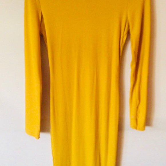 Yellow button dress. - Picture 3 of 3
